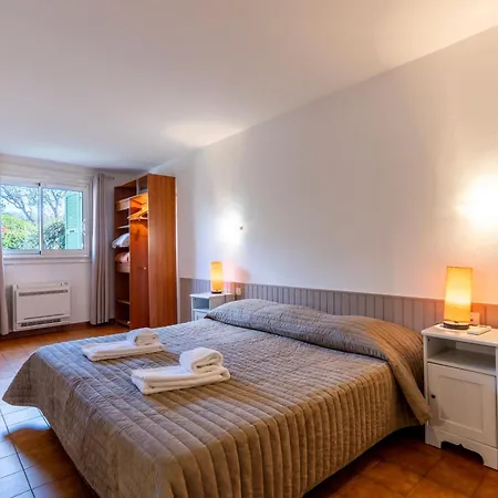 Apartmanhotel Domaine De Caranella 3*