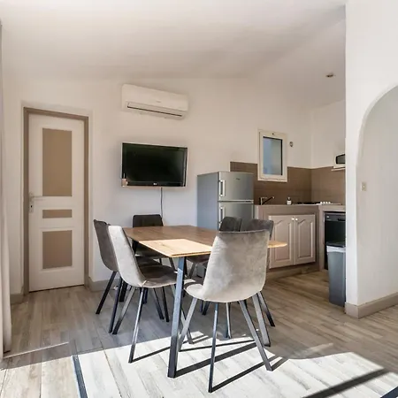 Domaine De Caranella Apartmanhotel 3*