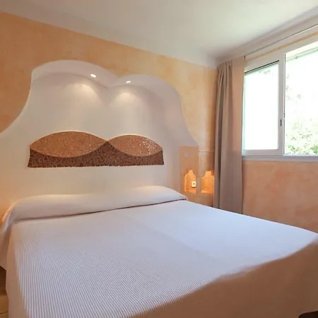 Apartmanhotel Domaine De Caranella 3*